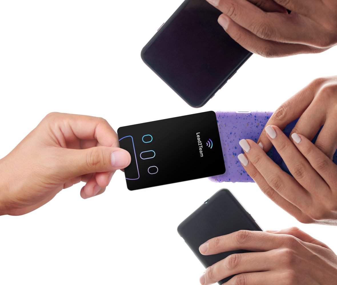 Compartir el contacto acercando la tarjeta NFC a un móvil